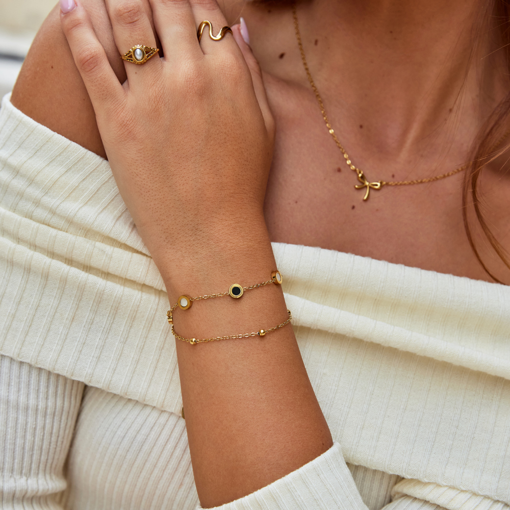 Narukvica od oniksa i bijelog kamena