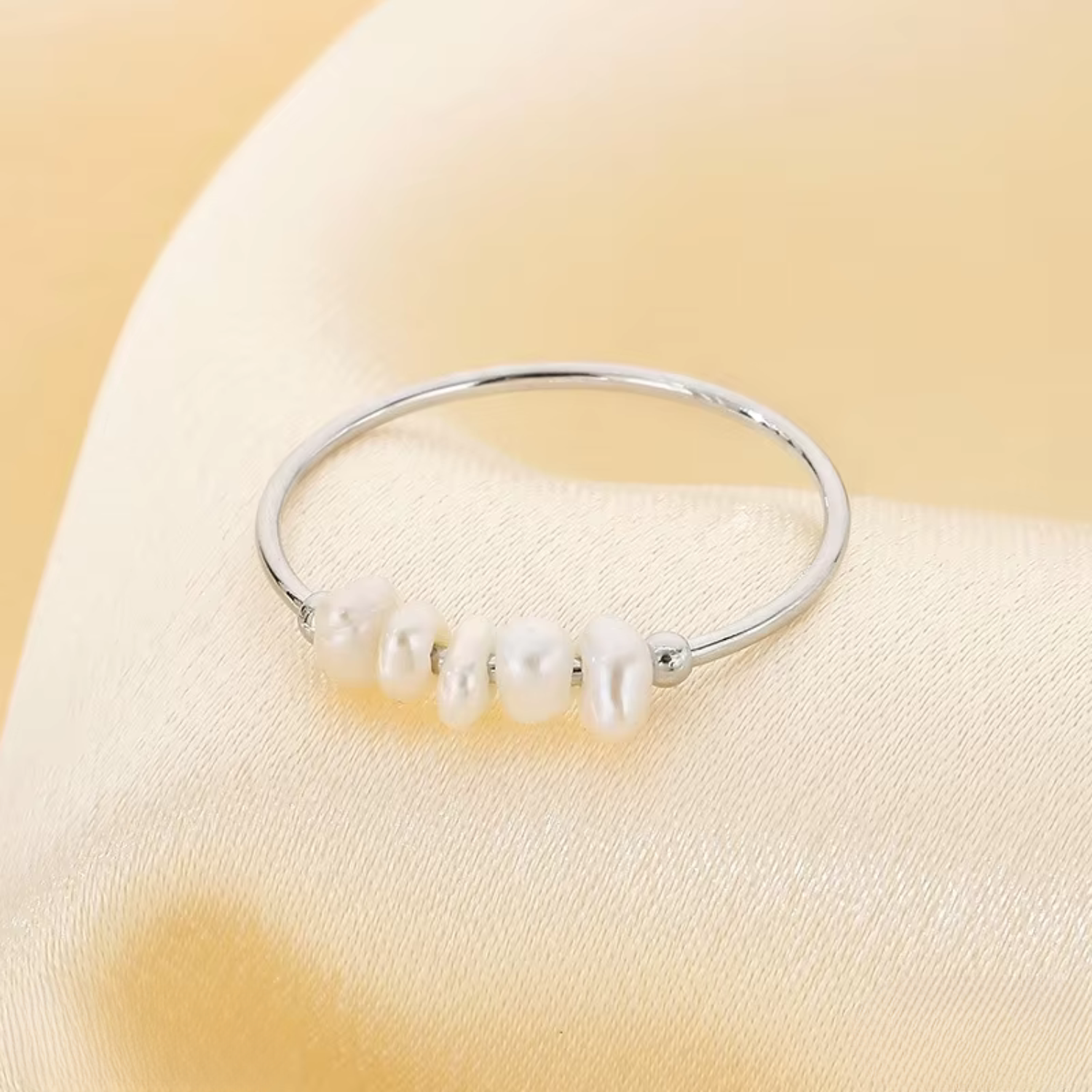 Rosalie – Zlatne viseće naušnice s biserom