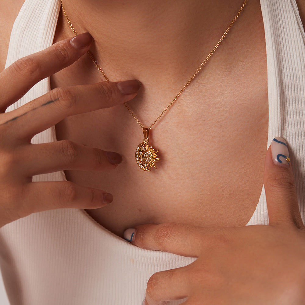 Elisabeth – Zlatna ogrlica s malim simboličnim privjescima